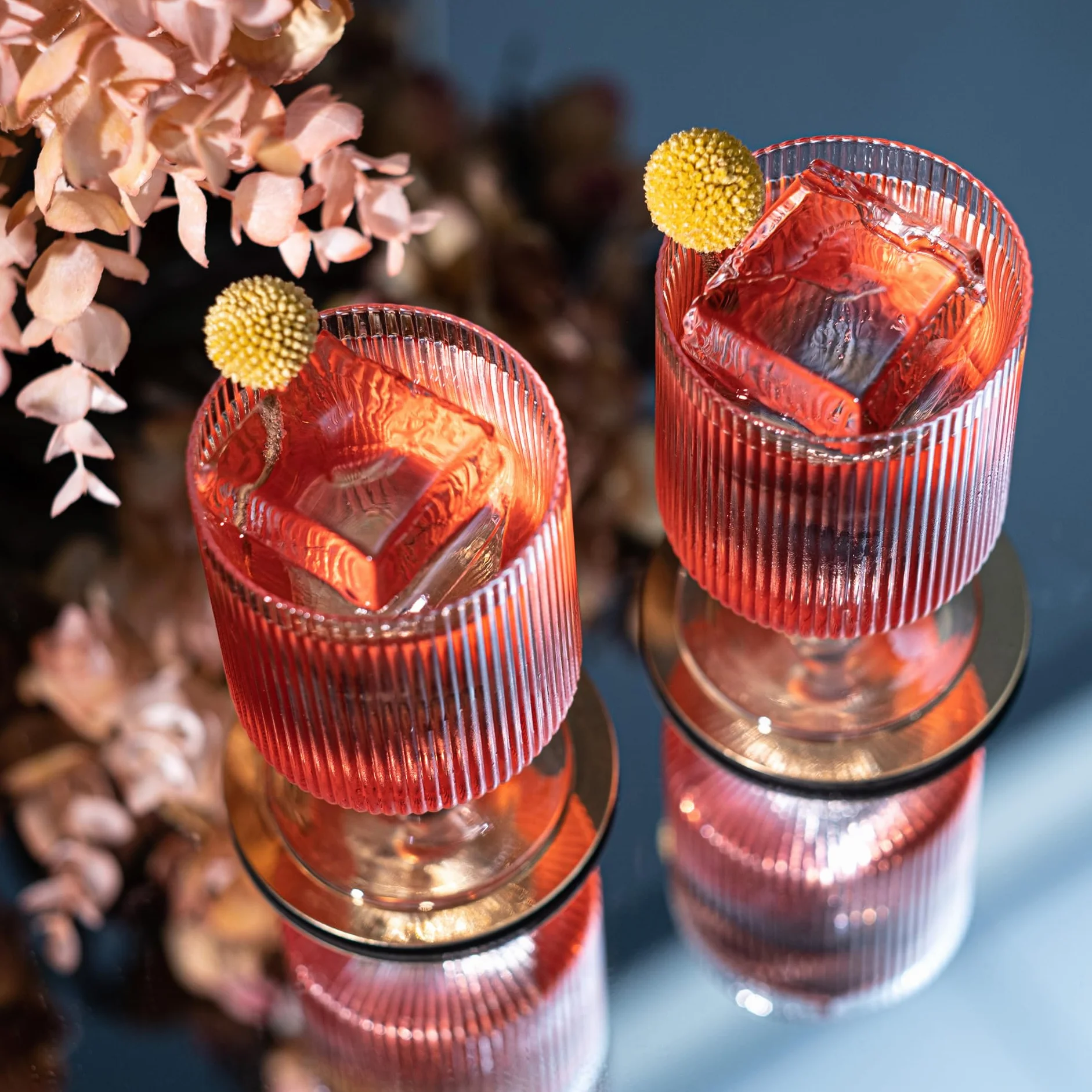 GLASSIQUE CADEAU Vintage Art Deco Gerippte Kristall Gin Cocktailgläser mit Stiel | 4er set | 300 ml Geriffelte Ausgefallene Kelch Trinkgläser für Cocktails