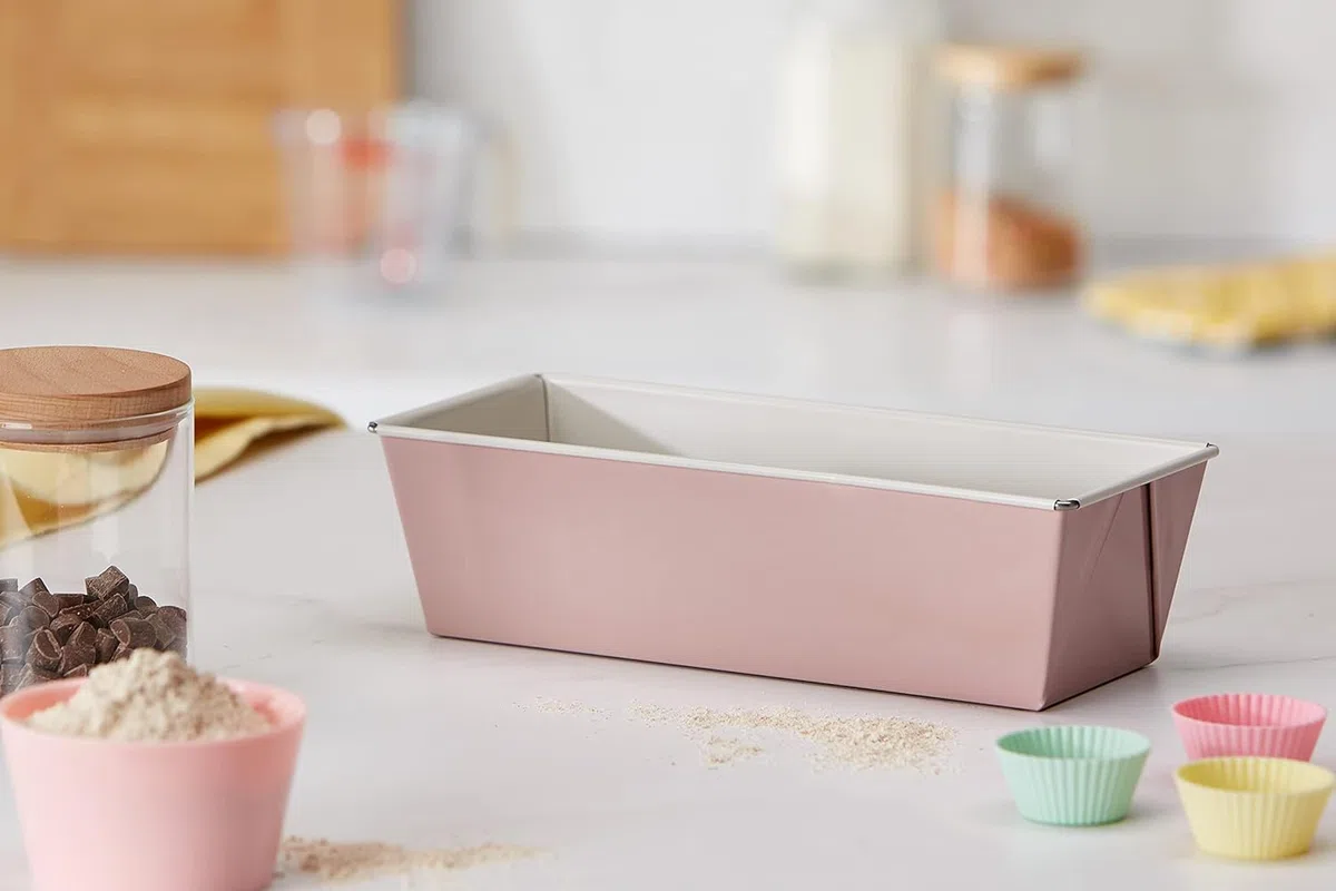 Dr. Oetker Kastenform 25 cm, Königskuchenform aus der Serie Modern Baking - Retro Design mit zweifarbiger, keramisch verstärkter Premium-Antihaftbeschichtung (Farbe: Rosa/Creme), Menge: 1 Stück