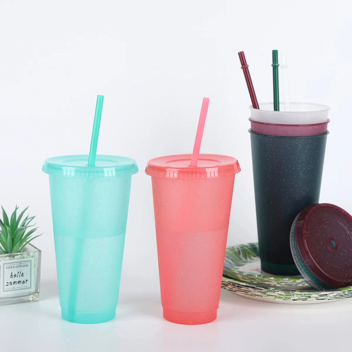 TSLBW Bunte Plastikbecher 5 STK Kunststoffbecher wiederverwendbar mit Deckelstrohhalmen, bunt, bruchsicher, Trink-Becher, Party, Camping-Geschirr, Kinder