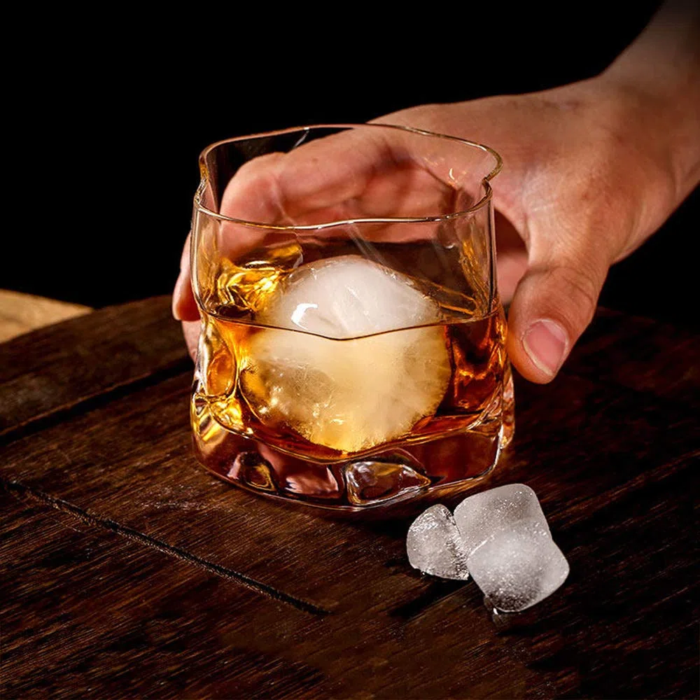 Unregelmäßige Whiskygläser Set Mit 2 Gekippten Falten Scotch Glass 250Ml Modischer Whiskybecher Für Papa, Ehemann, Freunde, Glaswaren Für Bourbon/Rum/Barbecher