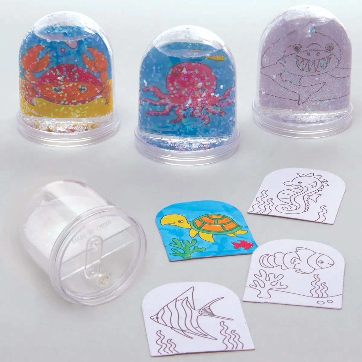 Baker Ross Schneekugeln mit Einlage zum Ausmalen „Meerestiere“ - zum Basteln für Kinder - Geschenkidee - 4 Stück (2er Pack)
