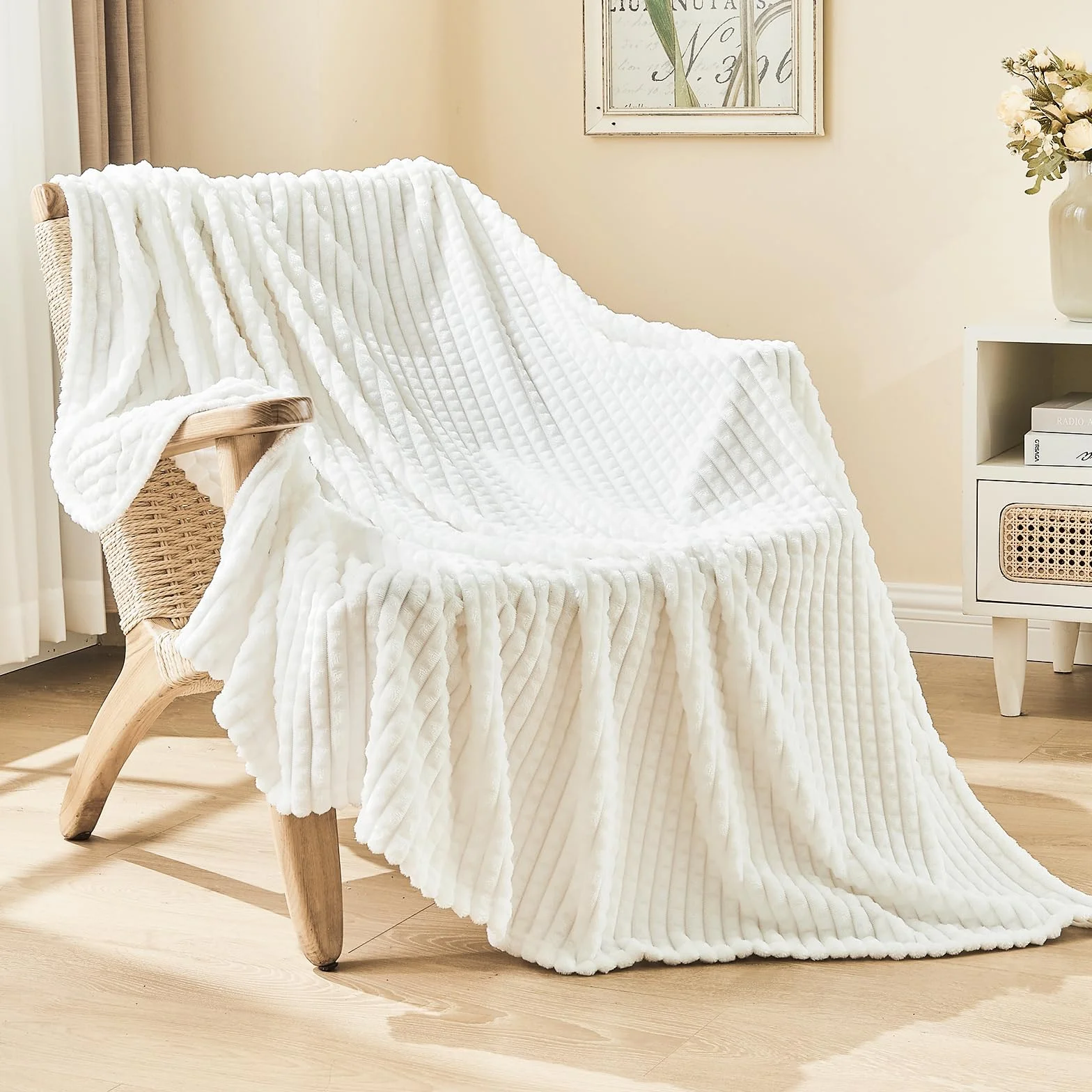 EMME Kuscheldecke Flauschige - 3D-Touch-Erlebnis 150x200cm Fleecedecke, Weiche Warme Wolldecke Überwurfdecke, Couchdecke, Decke für Sofa, Tagesdecke, Wohndecke, Weiß