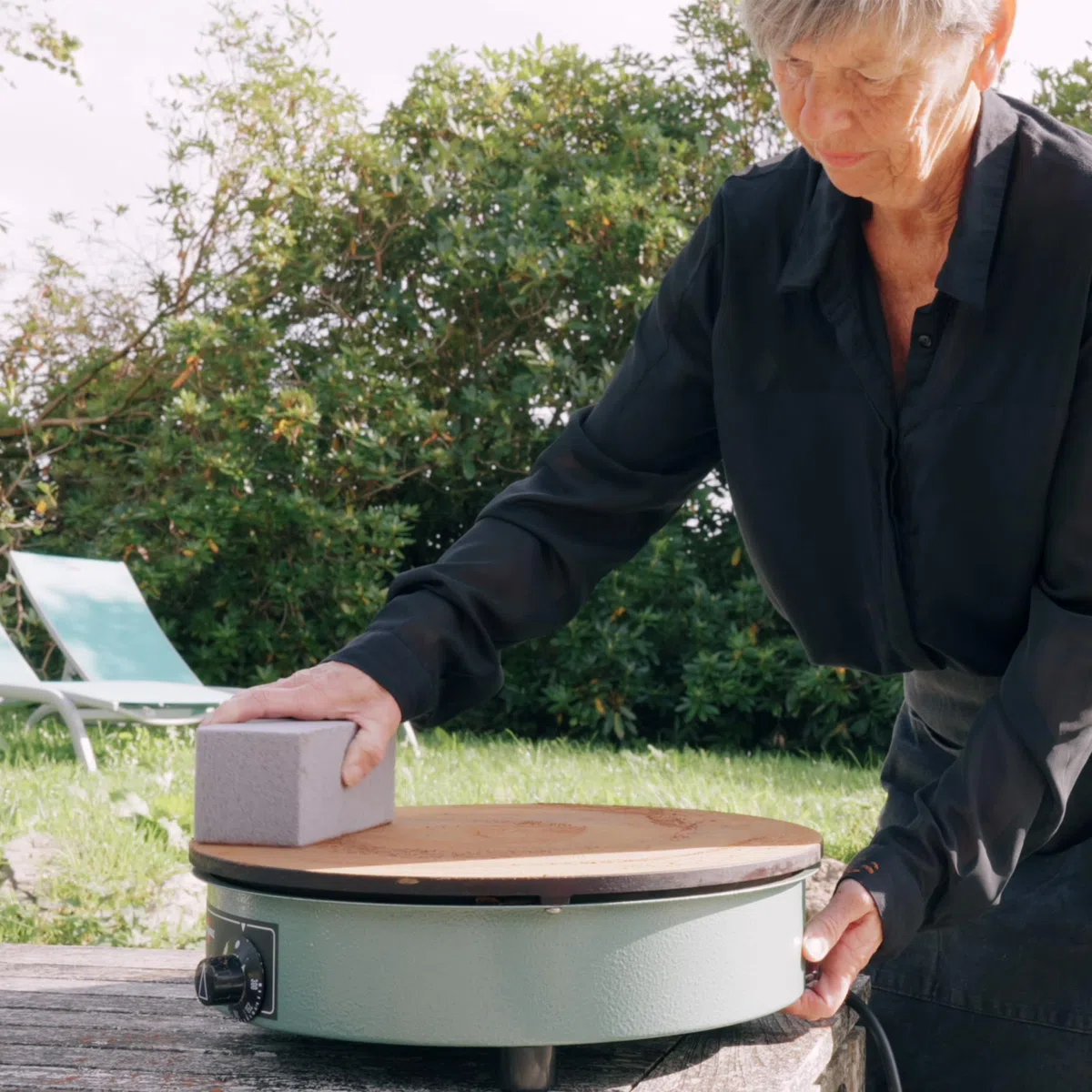 KRAMPOUZ Schleifstein - Zur Pflege und Reinigung der Gusseisenplatten von Crêpegeräten - Ideal zur vollständigen Reinigung oder Entfernung der Einbrennschicht von Gusseisenplatten