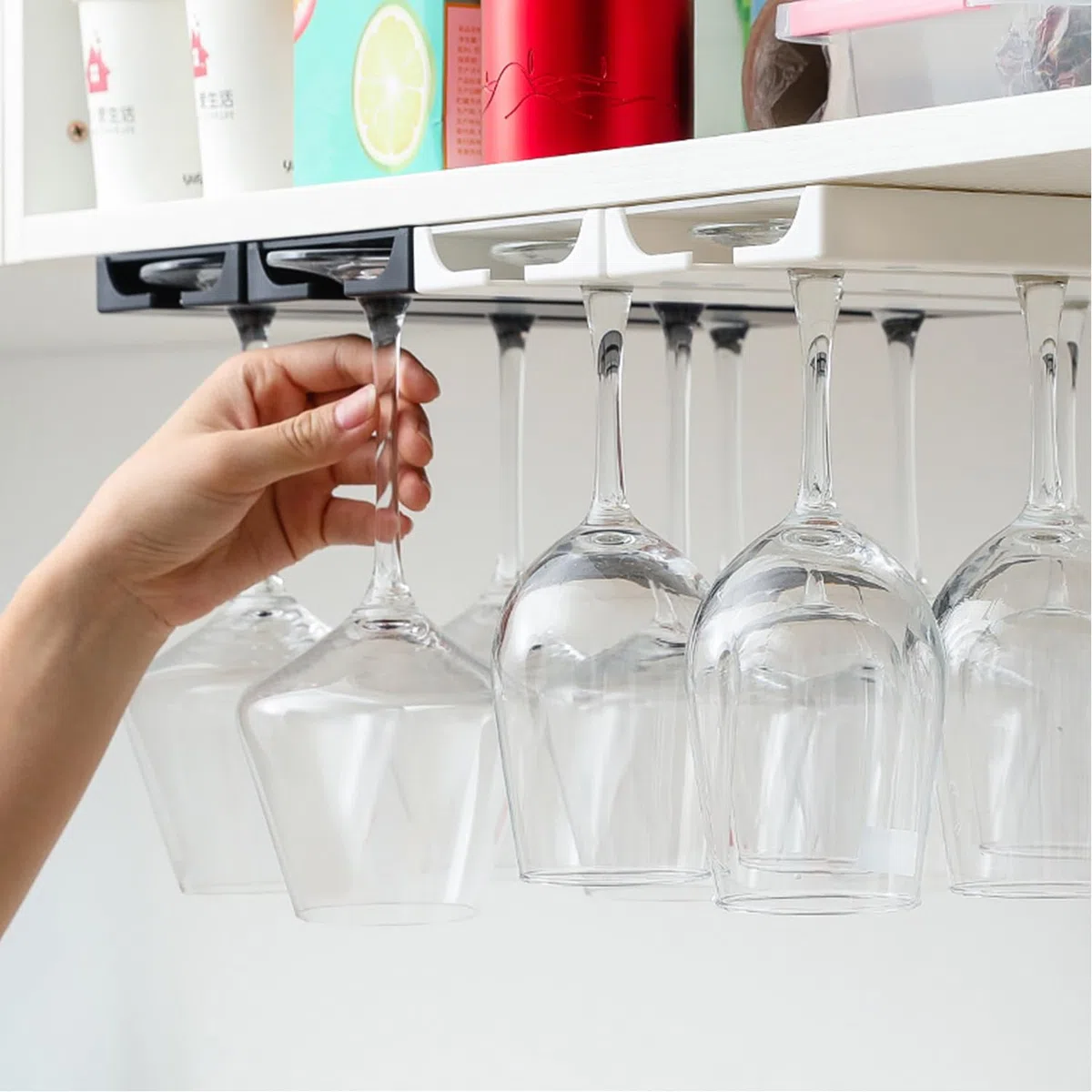 2 Stück Hängender Weinglashalter, Schrank Weinglashalter, Stemware Rack Weinglashalter, Stemware Racks, Kein Stanzen Weinglashalter, für Familie Restaurant Hotel Bar (Schwarz)