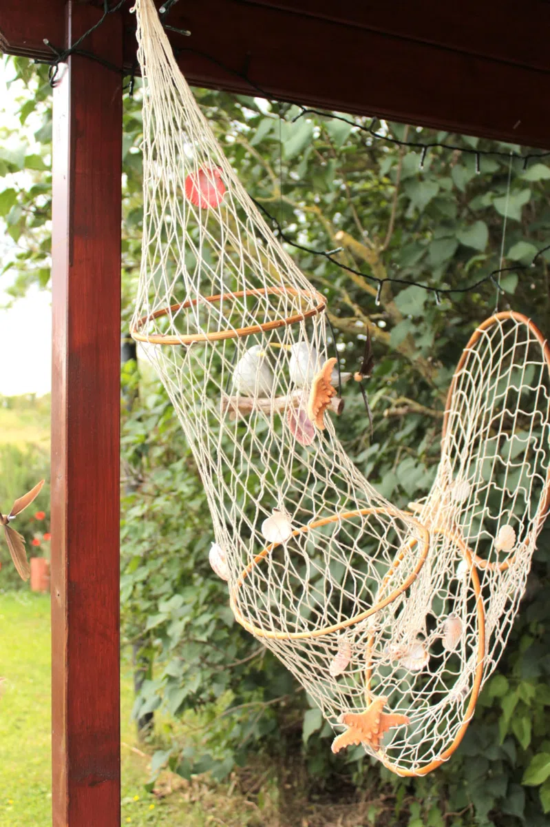 große Deko Reuse 135cm x 36cm 4 Bambus Ringe Fischernetz Dekonetz + Muscheln | 4 Bambus-Ringe, Baumwollnetz beige, Maschengröße 3cm, Maritime Dekoration