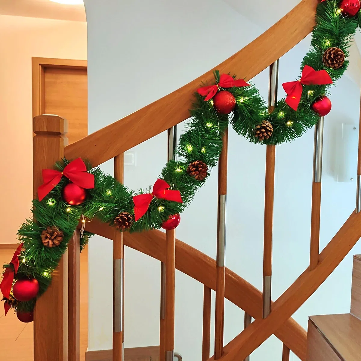 Weihnachtsgirlande Tannengirlande Girlande grün 5 m (TIN) mit Led Lichterkette mit Batteriebox und Fernbedienung Girlande Weihnachten Weihnachtsdeko Tannengirlanden