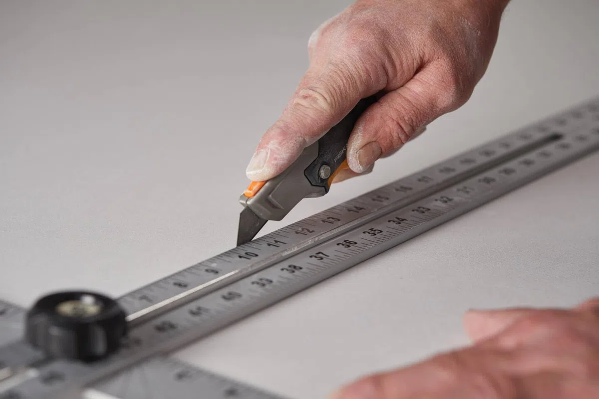 Fiskars Universalmesser mit feststehender Klinge, Länge 18,2 cm, Rostfreier Stahl/Kunststoff, Schwarz/Orange, CarbonMax, 1027222