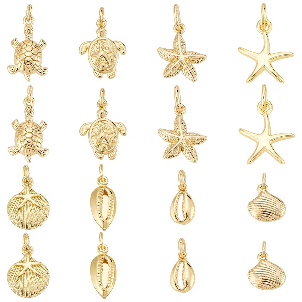 UNICRAFTALE 16 Stück 8 Stile 18 Karat Vergoldete Muschel Seestern Schildkröten Anhänger Meereslebewesen Meerestier Schildkröten Anhänger Sommer Ozeananhänger Dekor Für DIY Armbändern Halsketten