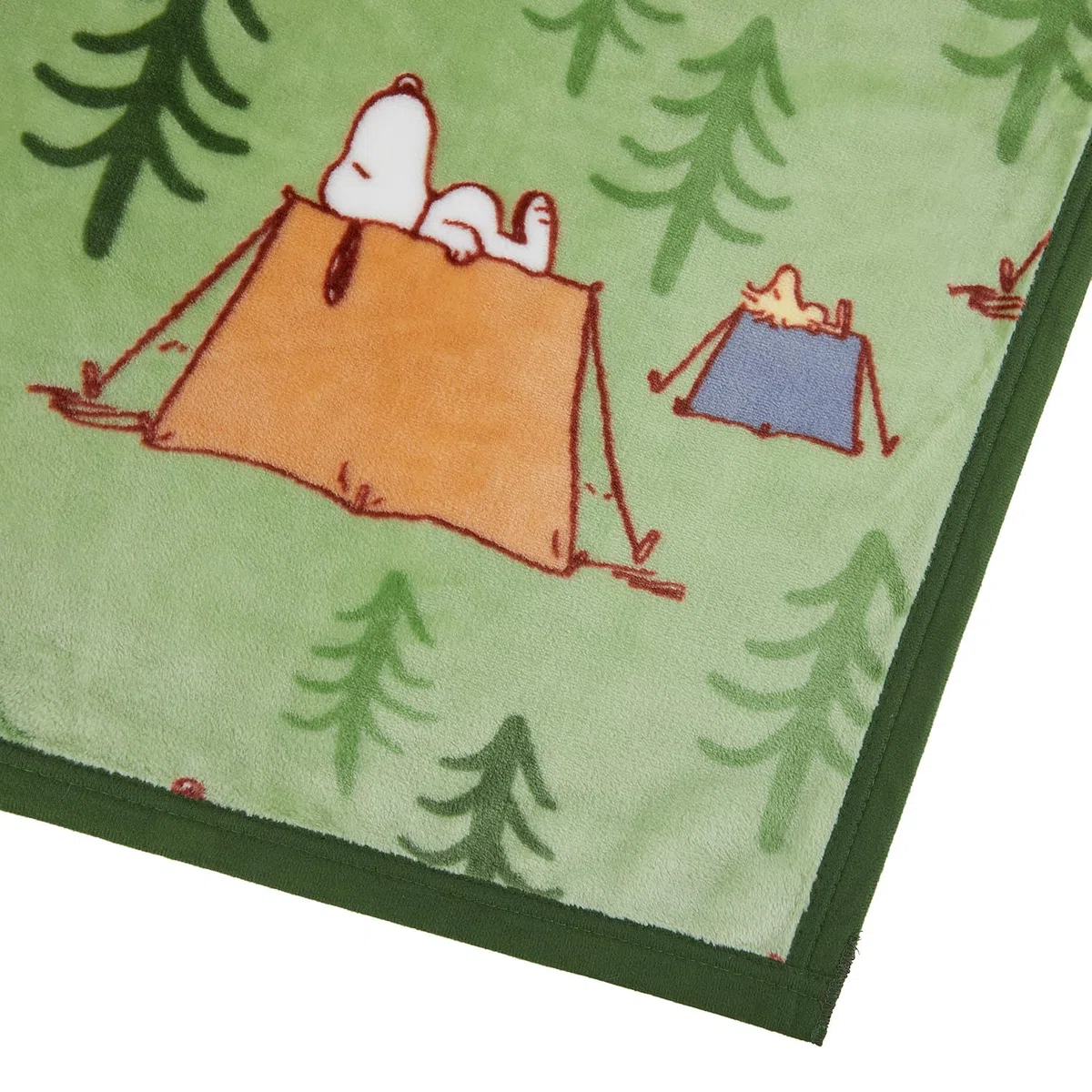 BUTLERS Decke Snoopy Pfadfinder Motiv 170 x 130 cm -Peanuts- Kuscheltuch zum Kuscheln auf Sofa Bett | Schmusedecke als Deko für Wohn-, Schlaf- oder Kinderzimmer