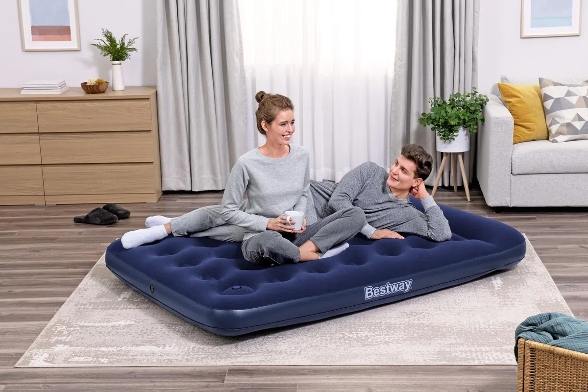 Bestway Doppelluftbett mit integrierter Fußpumpe 191 x 137 x 28 cm