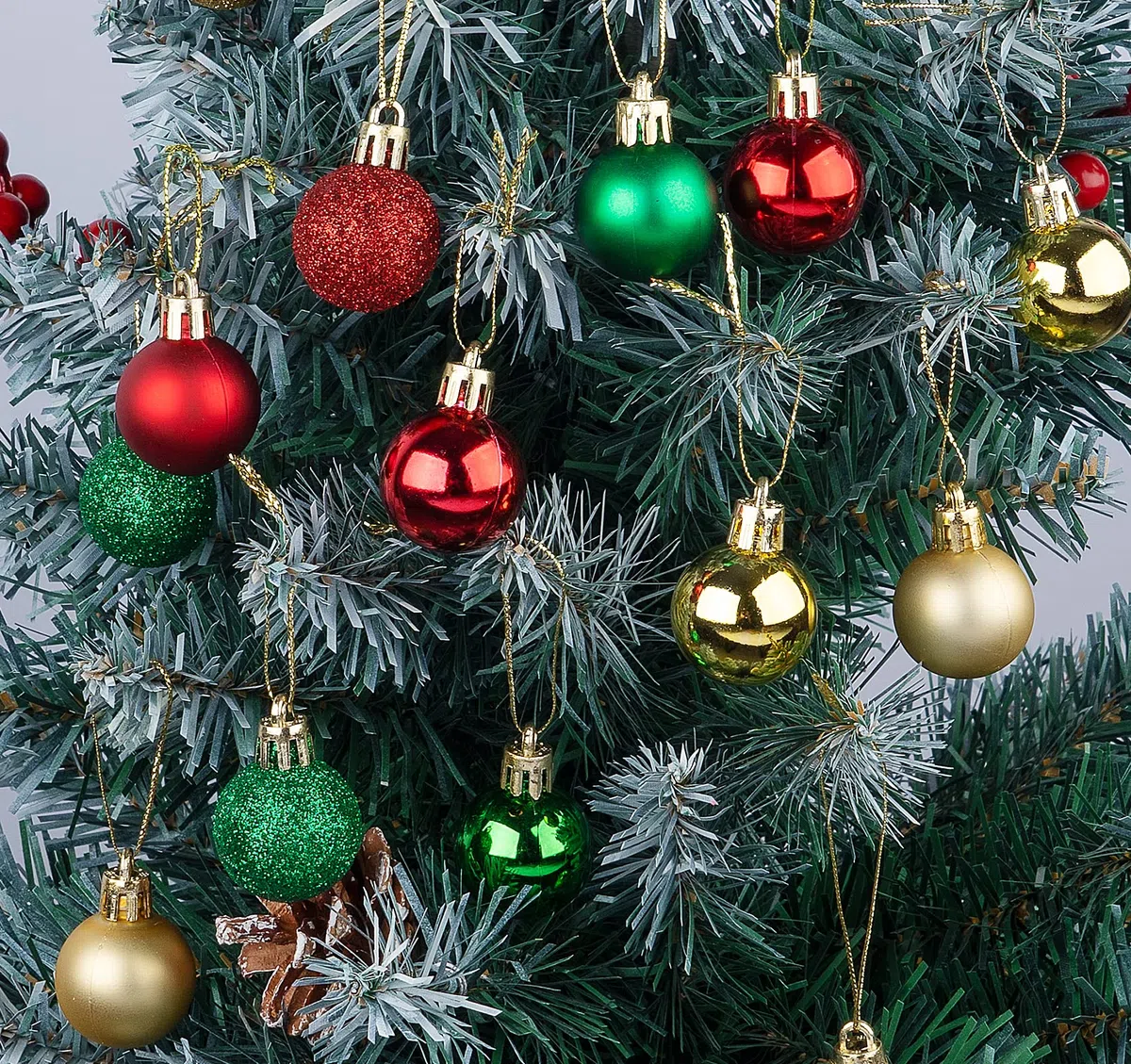 Weihnachtskugeln 54er Set, Christbaumkugeln 3CM, Weihnachtskugeln klein Kunststoff, Glänzend Matt Mini Christbaumkugeln,Bruchsicher Kleine Kugeln Weihnachten mit Schlüsselband(Grün Gold Rot)