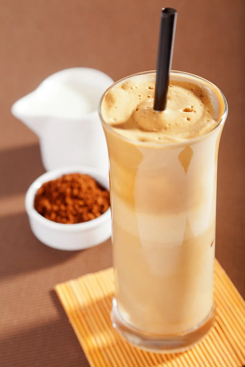 Topkapi 250.620-4-teiliges Gläser Set “Monaco“ mit 2 Gläser für Frappe, Milchshake, Cocktail, Eiskaffee + 2 Langstiel-Löffel