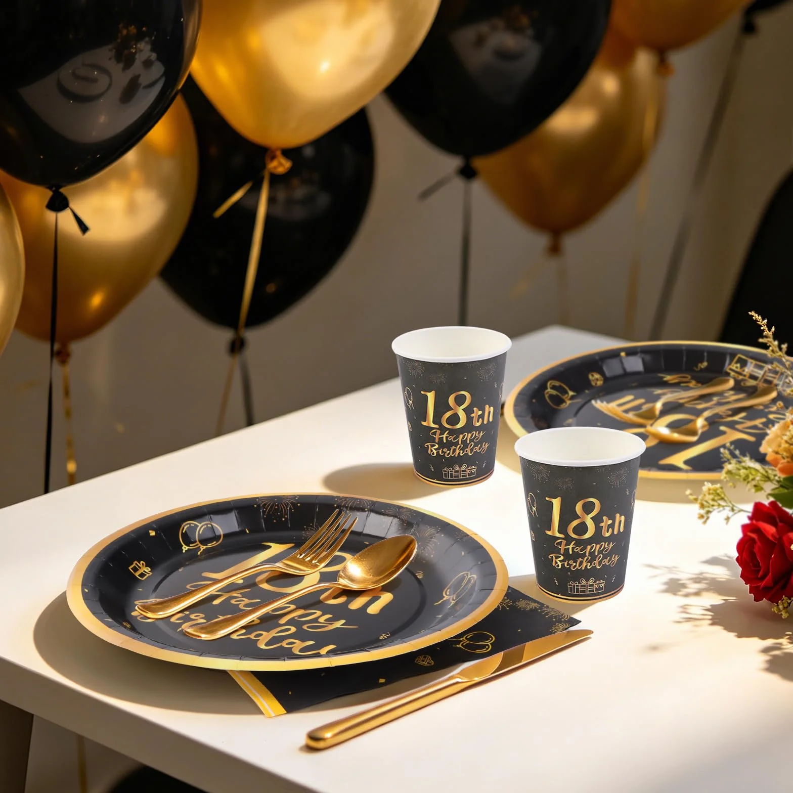 96 Stück Schwarz und Gold Geburtstag Party Geschirr Set für 24 Gäste - 18th Pappteller Set für Kinder Tischdekoration