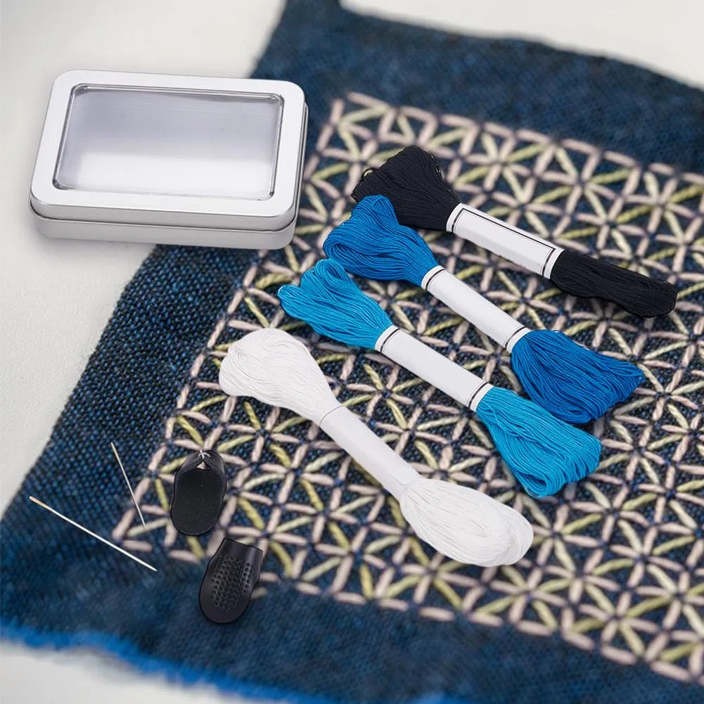FREEBLOSS Komplettes Sashiko Set Mit 4 Farbe Sashiko Garn 2 Nadeln 2 verstellbaren Fingerhüten Sashiko Werkzeugen Zum Nähen von Hand Sashiko Set Sashiko Garn Und Nadeln Fingerhüten Für Nähanfänger