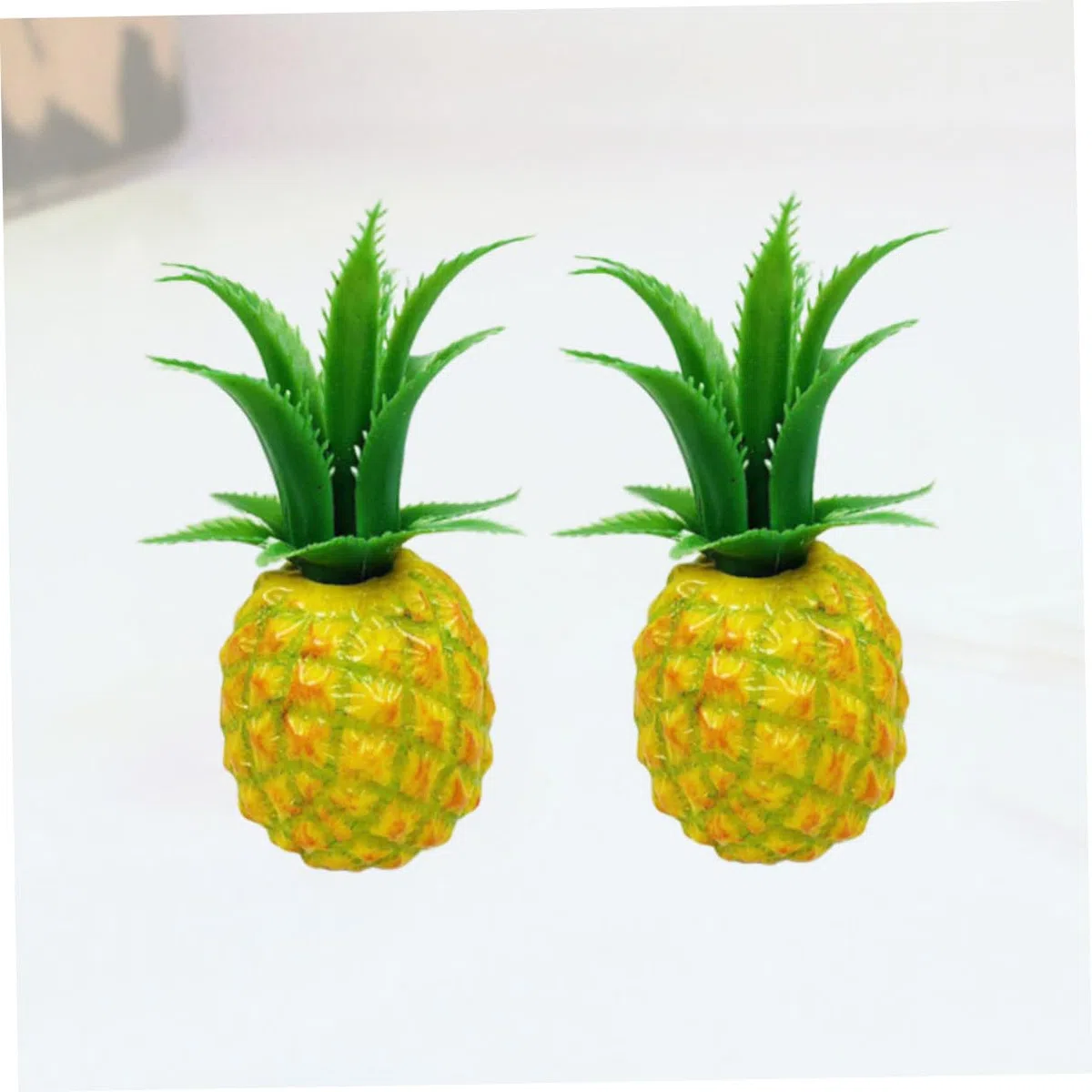 2 Stück Künstliche Ananas Modelle aus Kunststoff Naturgetreue Deko Früchte Lebensechte Tischdekoration und Fotorequisiten Größe S Schadstofffrei für Wohn und Bürodekoration