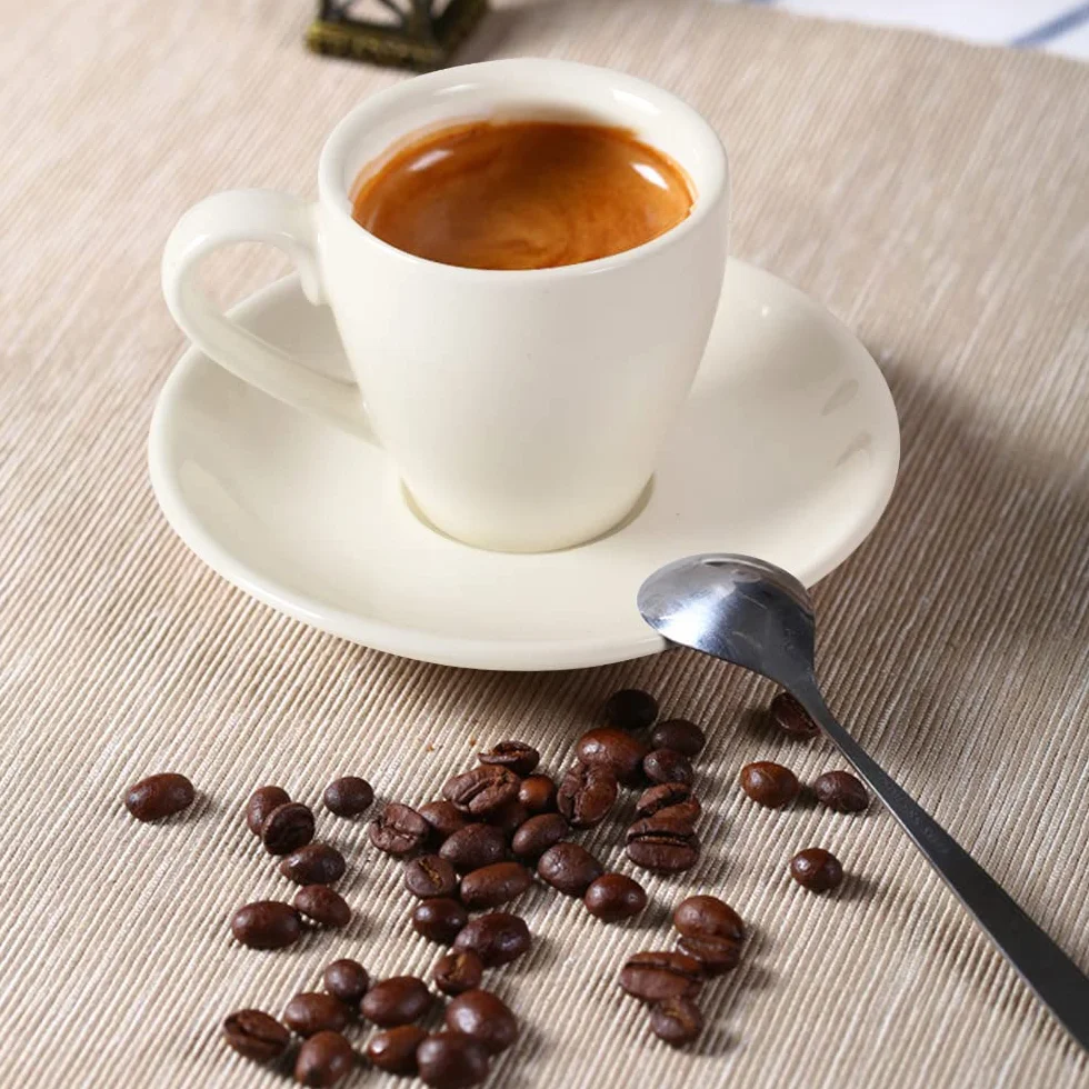 ionEgg Espressotasse aus Porzellan mit Untertasse und Mini-Löffeln aus Edelstahl, Espresso-Schnapsbecher, 80 ml, 2 Stück, Weiß