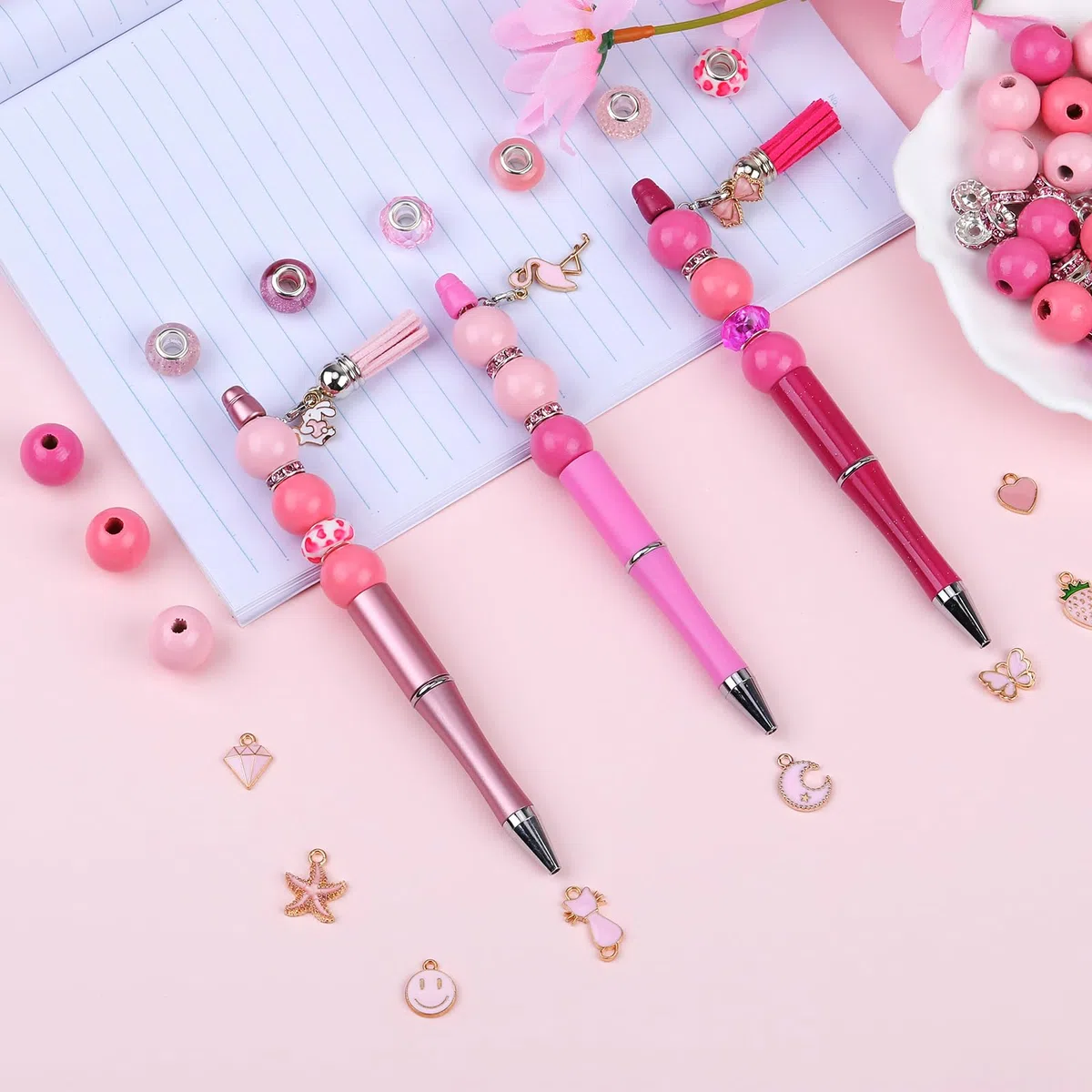 12 Stück Perlenstifte Aus Kunststoff Mit 78 Stück Bunten Perlen Kristallperlen 12 Quasten Verschiedenen Perlenstiften Zum Selbermachen Von Stiften Perlenstiften Für Das Büro (Rosa)