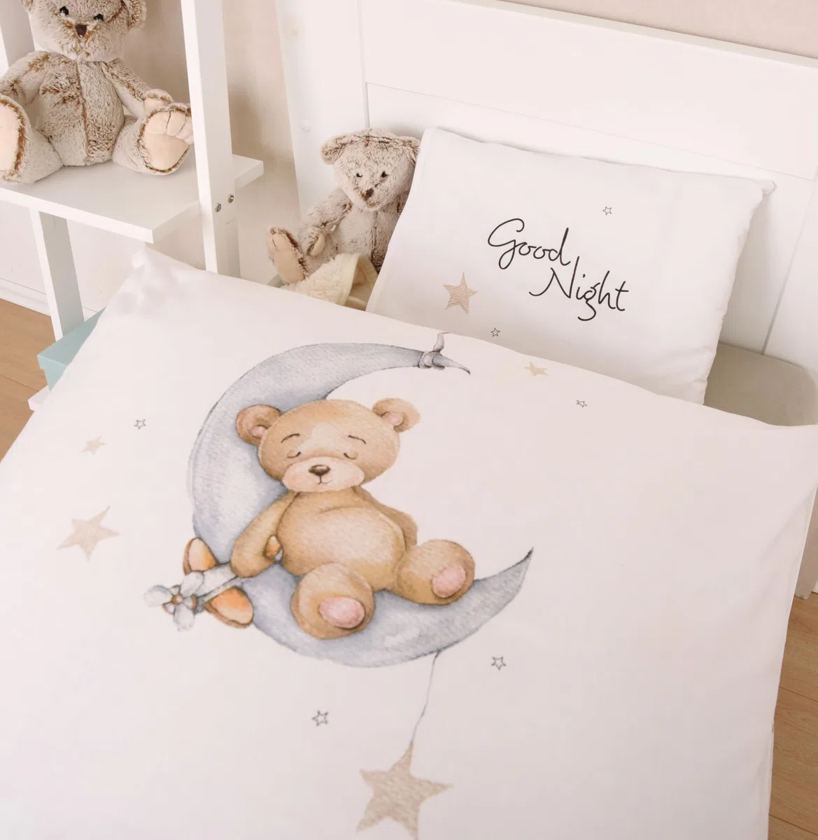 Herding Wiegenbettwäsche-Set Teddy Bär, Kopfkissenbezug 35 x 40 cm mit Hoteleinschlag, Bettbezug 80 x 80 cm mit Hoteleinschlag, Baumwolle/Renforcé, Weiß, Twin