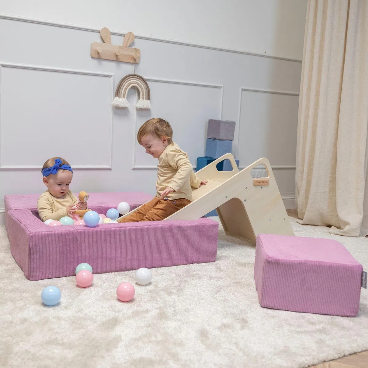 KiddyMoon Set Aus Zwei Weichen Kinderpuffen Für Kinder Leichte Und Vielseitige Sitzkissen Gerippter Stoff Abnehmbarer Bezug Perfekt Für Spielen Und Entspannen, Dunkelbeige