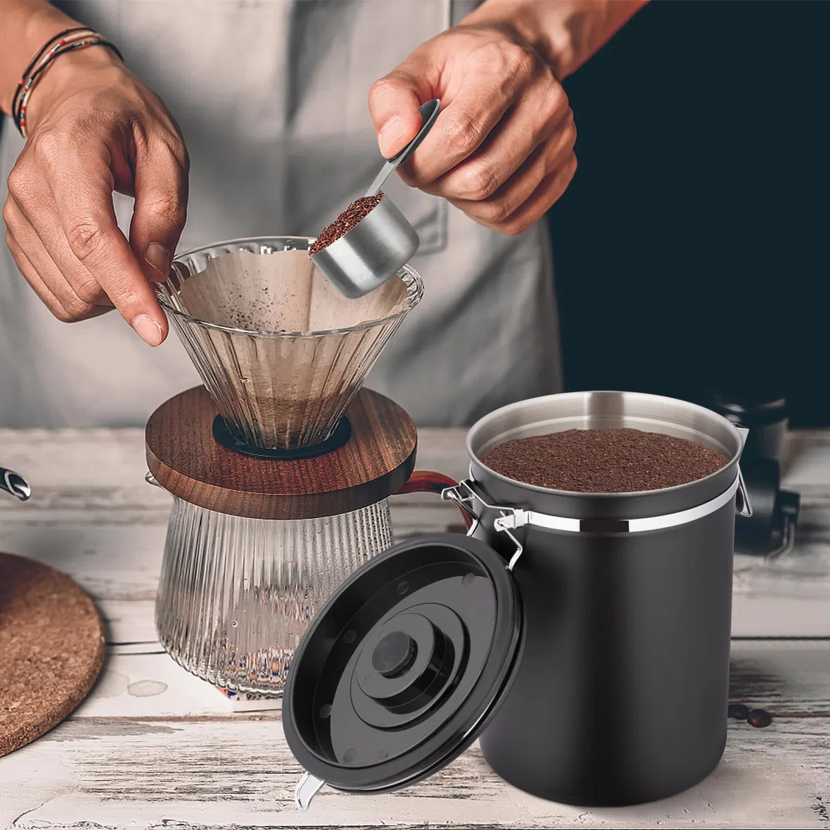 Kaffeedose Luftdicht, 2,8 L Kaffeebohnen Behälter aus Edelstahl, 1kg Bohnen Vakuum Kaffee Dose, Luftdichte Edelstahl Kaffeedose mit CO2-Ventil, Messlöffel & Datumsanzeige für Tee Nüsse Kakao