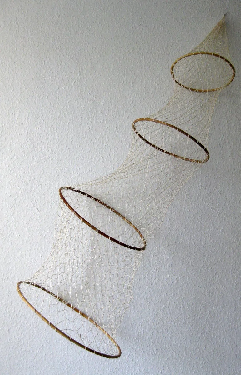 große Deko Reuse 135cm x 36cm 4 Bambus Ringe Fischernetz Dekonetz + Muscheln | 4 Bambus-Ringe, Baumwollnetz beige, Maschengröße 3cm, Maritime Dekoration