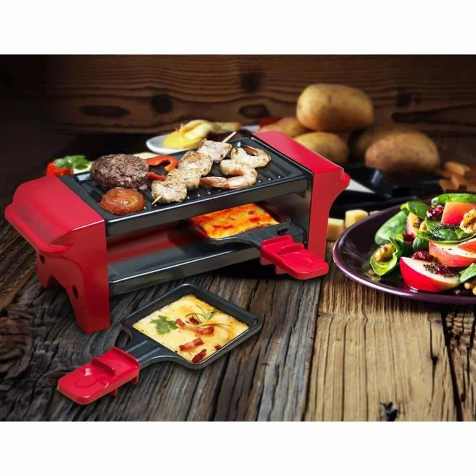 Bestron Raclette für 1 bis 2 Personen, Mini Tischgrill mit zwei Pfännchen und zwei Holzschabern, 350 Watt, Farbe: Rot/Schwarz