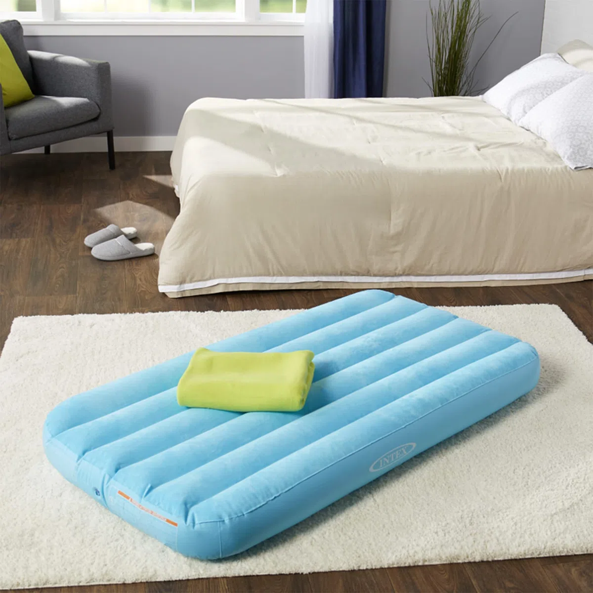 Intex 66803EP Cozy Kidz Aufblasbare Luftmatratze: Fiber-Tech – samtig weiche Oberfläche – Tragetasche im Lieferumfang enthalten – Farbe kann variieren – 87,6 x 157,5 x 17,8 cm