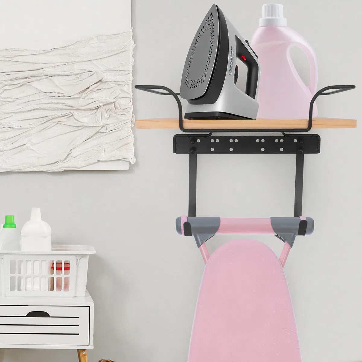 Bügelbrett Hanger Wandhalter - Heavy Duty Eisenständer mit Massivholzbasis und verstellbaren Haken, Wäscherei Eisen und Bügelbrett Halter, Platzsparende Wäscherei Organizer für Bügelbrett Lagerung