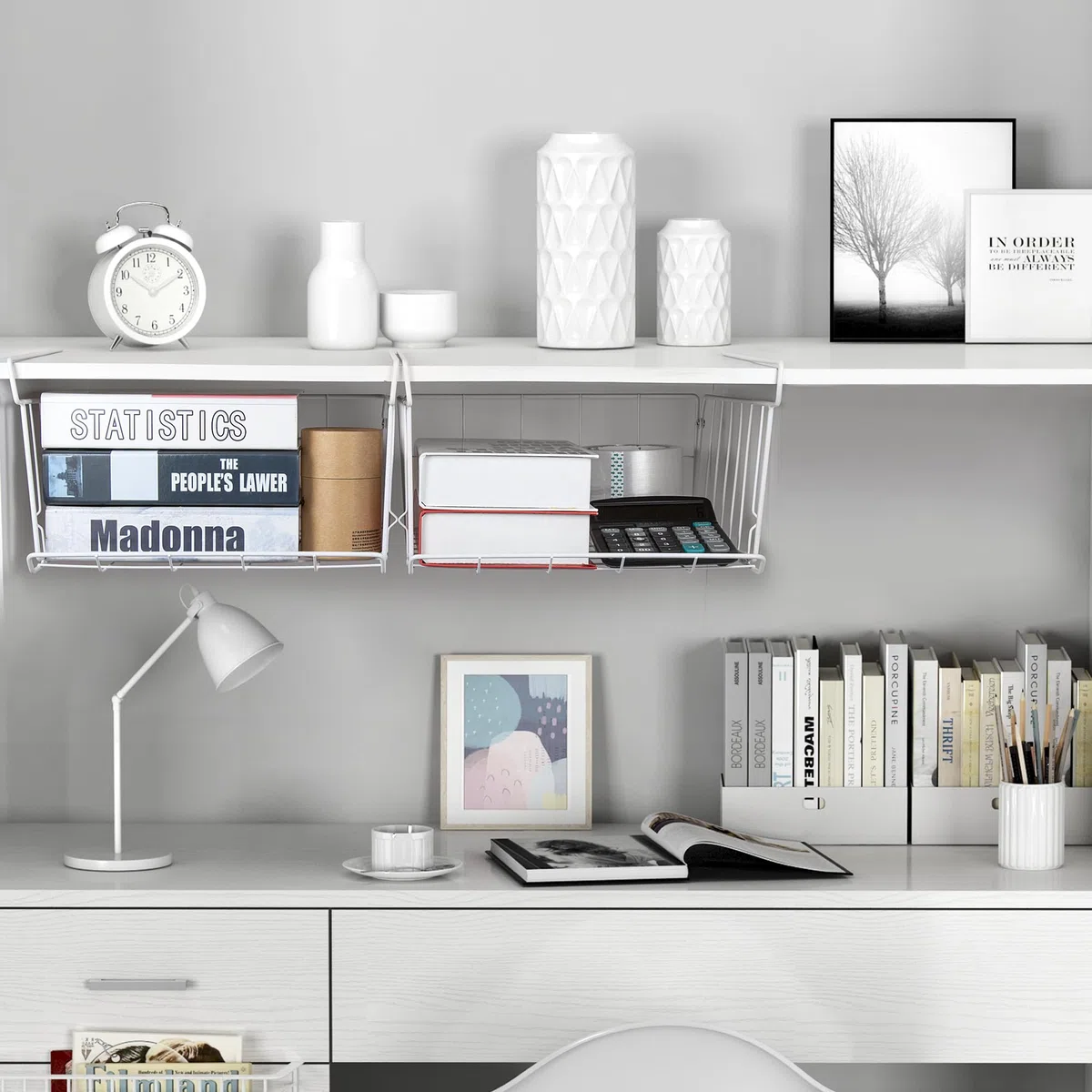 QIWODE Unterregal Aufbewahrungskorb, Stapelbar Hängender Aufbewahrungskorb, Home Office Hängender Organizer für Küche, Speisekammer, Schrank, Bücherregal, Schreibtisch, weiß 2 Stück