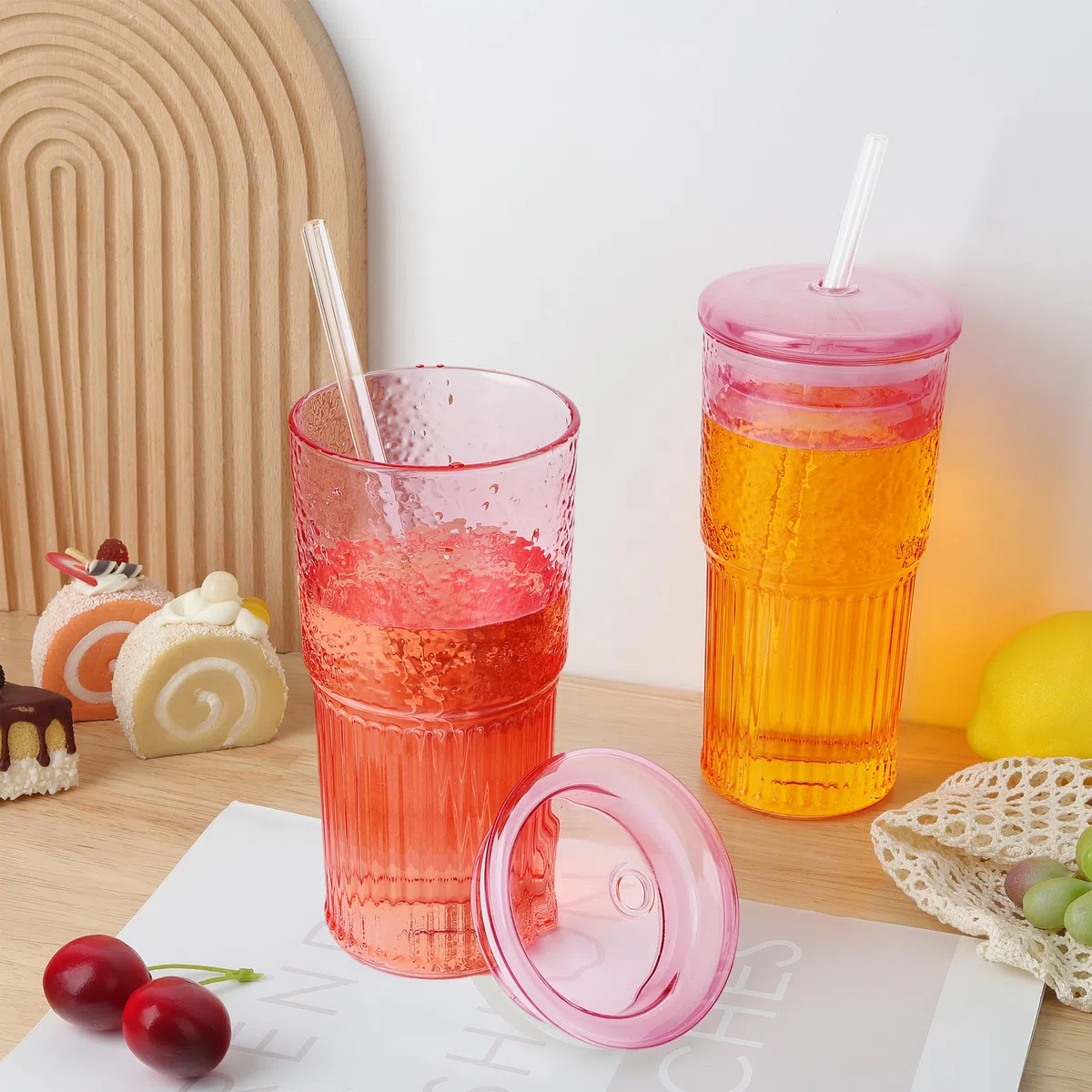 Joeyan 650ml Trinkbecher mit Deckel und Strohhalm (2er Set), Große Smoothie Flasche, Latte Macchiato & Bubble Tea Glas für Outdoor, Reise,Büro,für Matcha,Eiskaffee,Saft,Cocktail-Rosa,Borosilikatglas