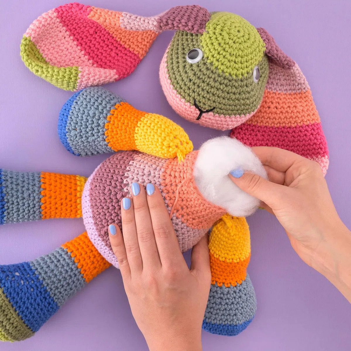 Vaessen Creative Füllwatte Waschbar, 1kg, Polyester Füllmaterial, weiß, Kissenfüllung, Bastelwatte, Stopfwatte, 1000gr