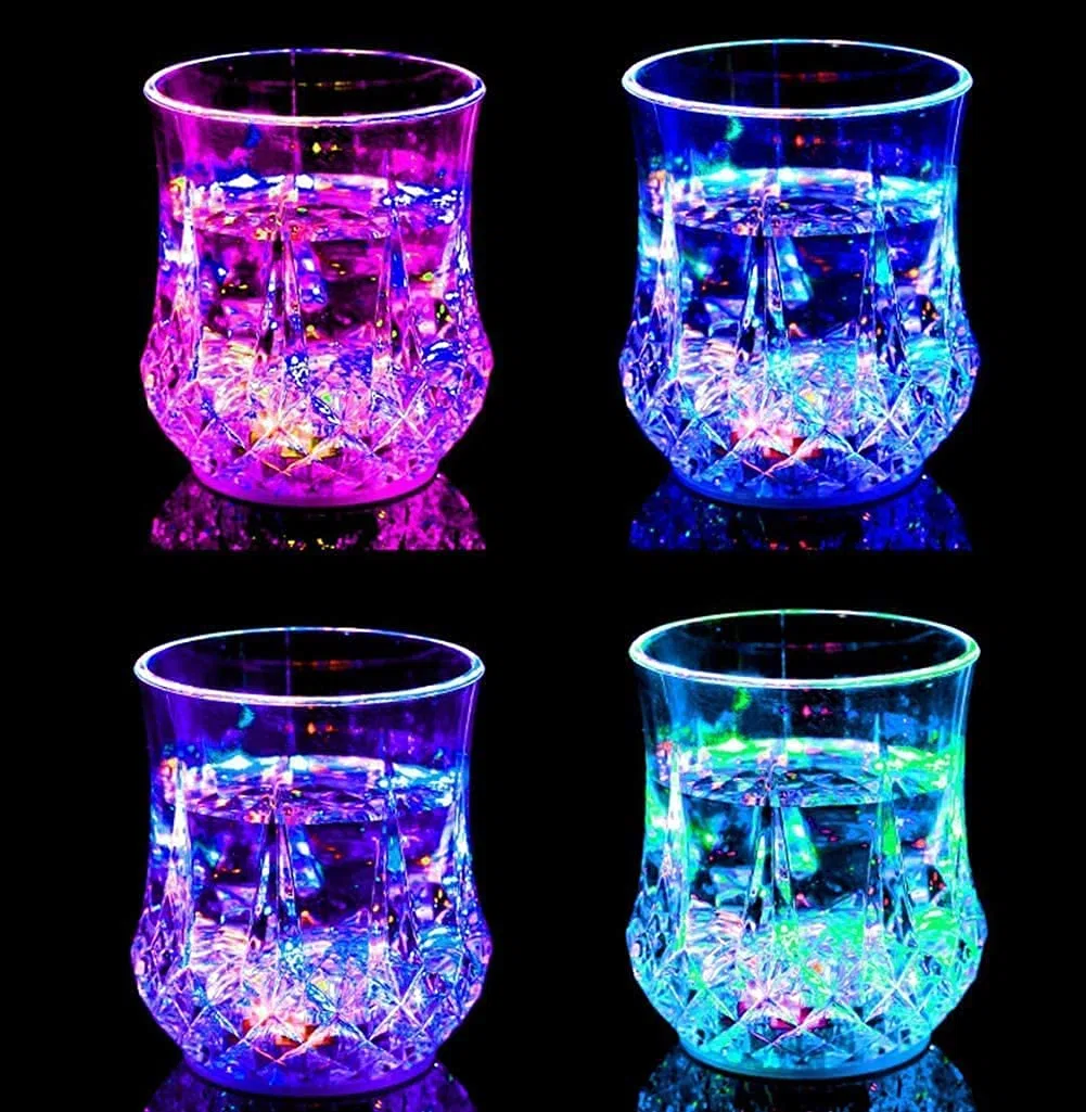 Glas Leuchtend Trinkbecher Farbwechsel Wasserglas Flüssigsensor Trinkglas mit Licht Cocktailglas Ananas Wasserbecher Beleuchtet Plastik Kristallglas Whisky Wein Barglas Party (Transparent 4 Stück)
