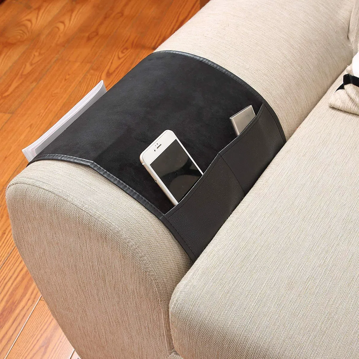 Sofa Armlehnen Organizer aus Leder und Samt Platzsparender Rutschfest für Couch oder Sessel Bett Storage Tasche TV Fernbedienung Halterung Leicht zur Reiningung für Handy Buch Zeitschriften Bleistift
