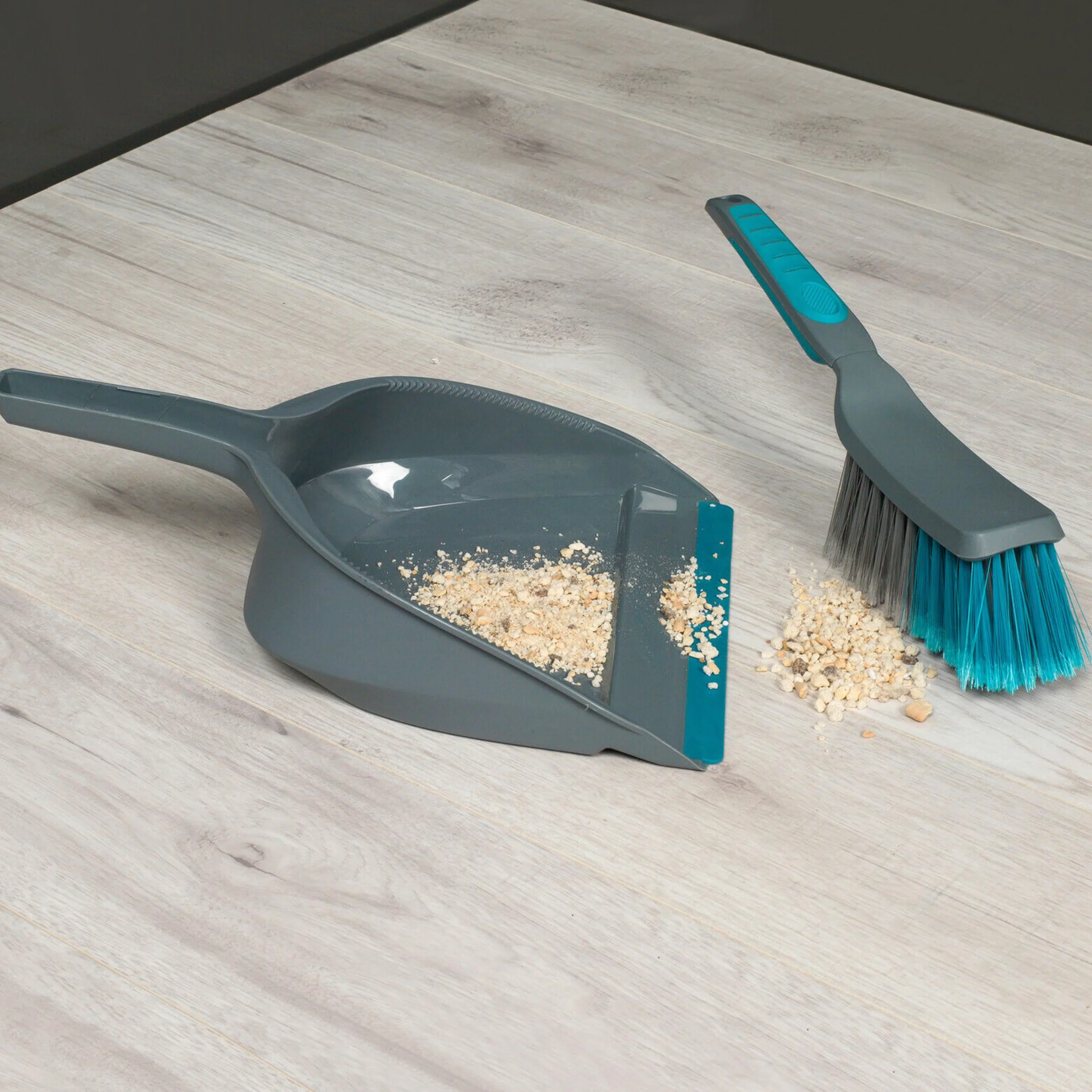 Beldray LA049254EU7 Schaufel und Besen Set - Handkehrset Mit Weichen Borsten, Kompakt Lagerung, Ergonomischer Weicher Griff, Robuster, Leicht Design, Gummilippe Erfassen mühelos Staub, Haare & Schmutz