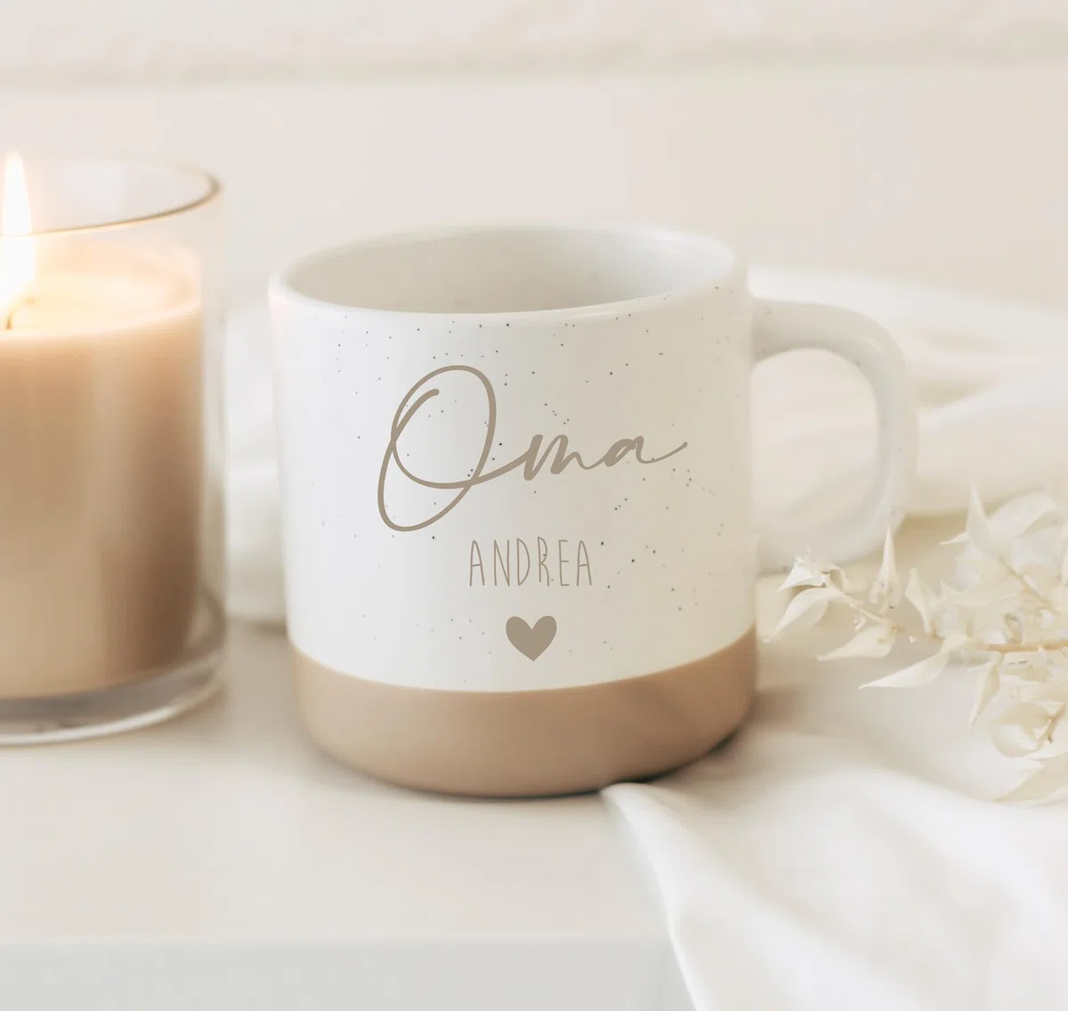 Personalisierte Tasse für Oma mit Name & Herz – Beste Oma Tasse Keramik 360 ml Geschenk Großmutter zu Weihnachten, Geburtstag, Muttertag oder Nikolaus – Personalisierter Kaffee & Teebecher