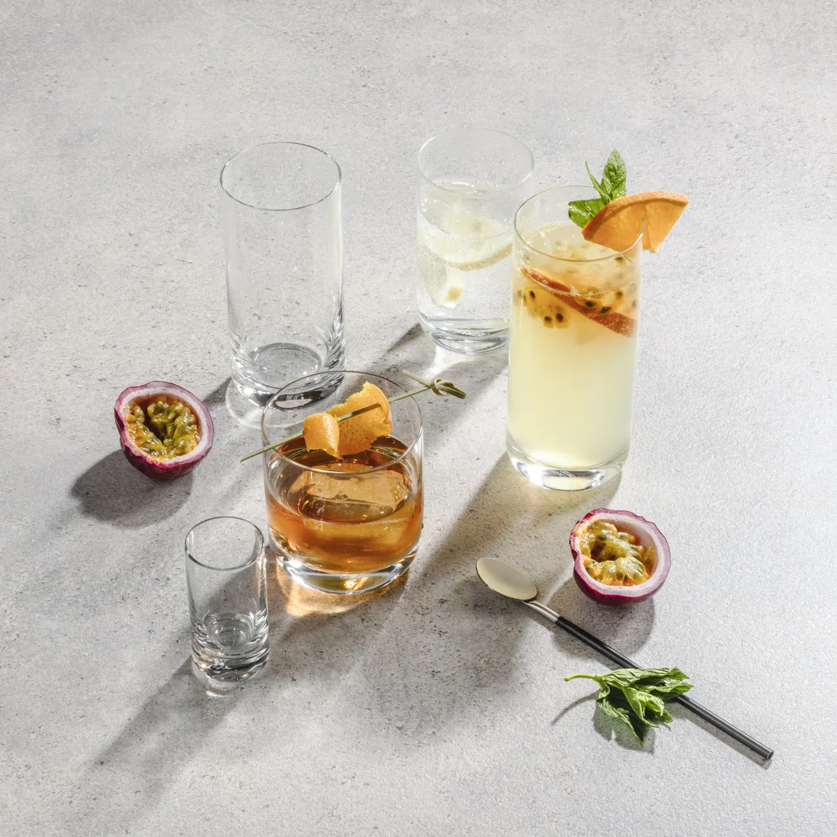 SCHOTT ZWIESEL Allround Becher Simple (6er-Set), geradliniges Trinkglas für Wasser oder Saft, spülmaschinenfeste Tritan-Kristallgläser, Made in Germany (Art.-Nr. 123661)