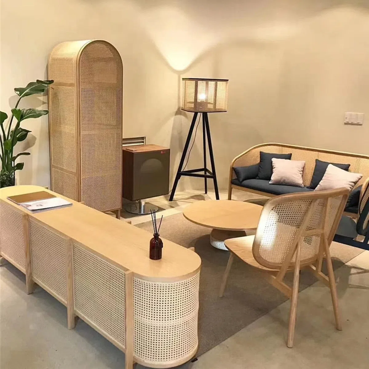 Rattan-Netz-Rolle, Rattan-Gurtbandrolle, PE Rattan-DIY-Projekte und -Dekorationen, Lampenschirme für Heimdekoration, Ständer, Schränke, Schiebewände, Heizkörper (Holzfarbe, 200 x 40cm)