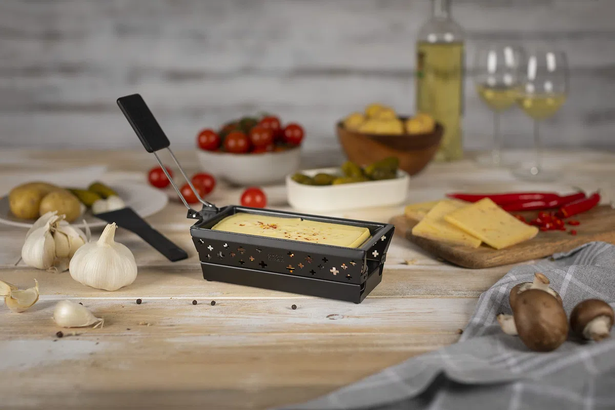 KUHN RIKON Candle Light Mini Schweizerkreuz Raclette Set, schwarz, Antihaft-Grill-Pfännchen, mit Teelicht