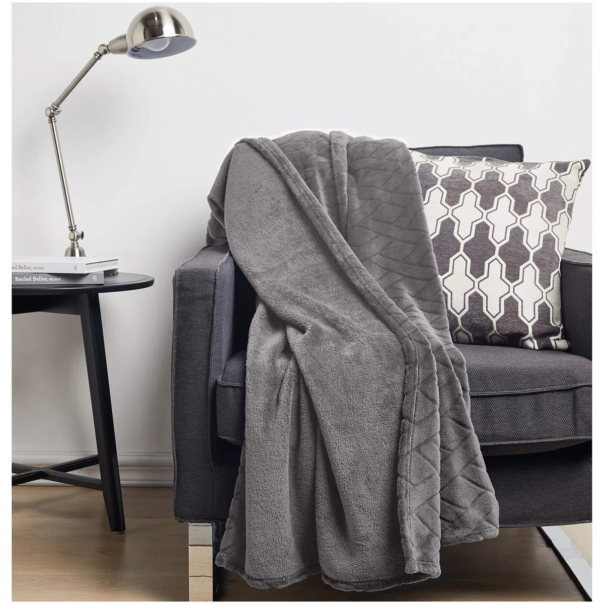 Amazon Basics Fleece-Überwurf Kuscheldecke, geprägt – Grau, 150 x 200 cm