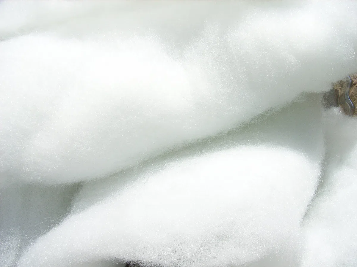 Schneewatte 1 kg, weiß, schwer entflammbar British Standard (EUR 16,90/kg), Dekoschnee, Kunstschnee