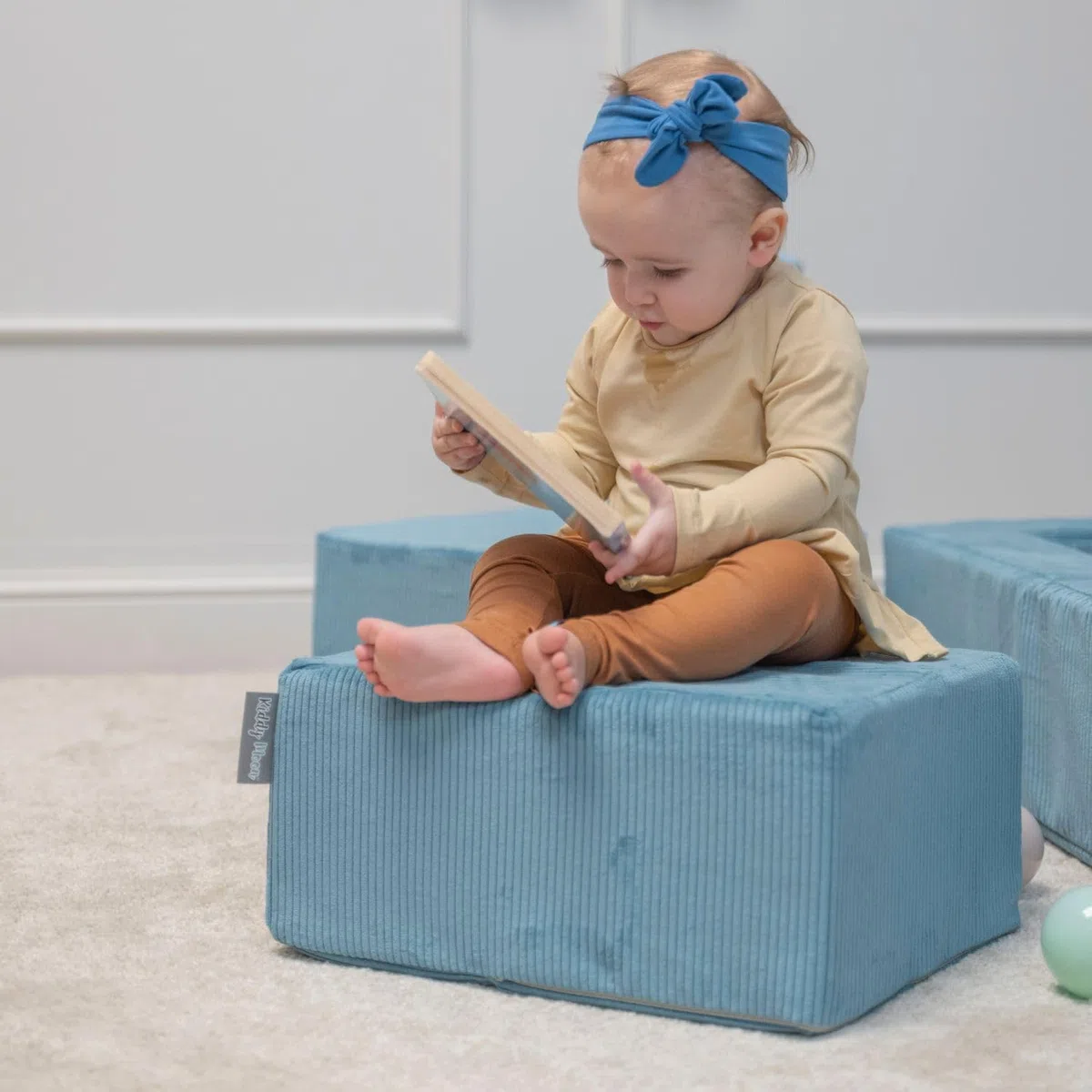 KiddyMoon Set Aus Zwei Weichen Kinderpuffen Für Kinder Leichte Und Vielseitige Sitzkissen Gerippter Stoff Abnehmbarer Bezug Perfekt Für Spielen Und Entspannen, Dunkelbeige