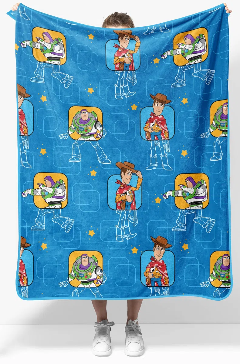Jay Franco Kids Disney Buzz Lightyear und Woody Plüsch-Decke – 100 x 130 cm weiche & kuschelige Fleece-Decke für Schlafzimmer & Sofa-Dekoration, offiziell Lizenziertes Toy Story-Produkt, Blau