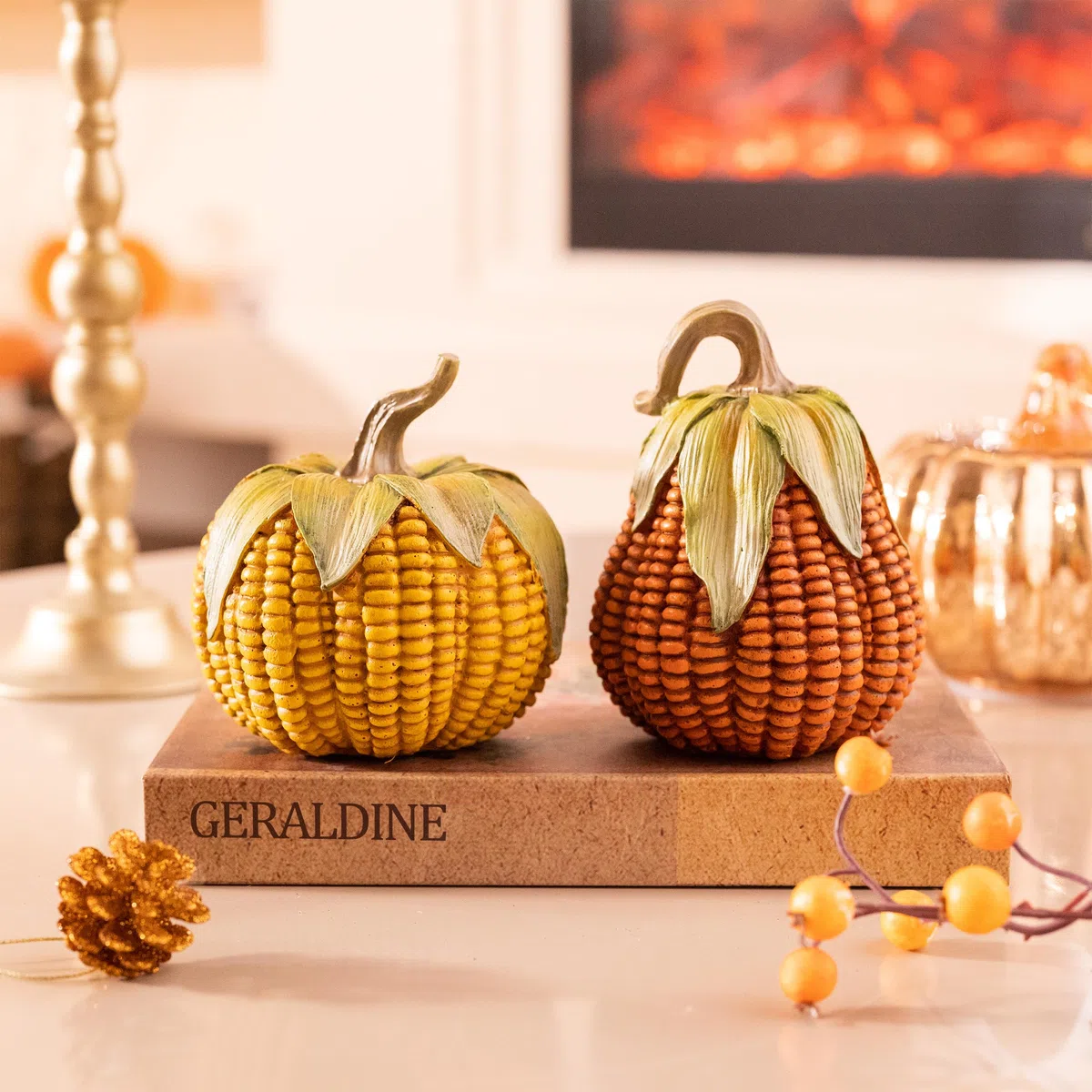 Valery Madelyn 2er Künstlich Kürbis für Herbstdeko Halloweendeko,Innen und Außen,Simulation Kürbisse in Maiskornmuster aus Kunstharz,Fall Decor Tischdeko,Geschenk Thanksgiving,10/12cm(M)