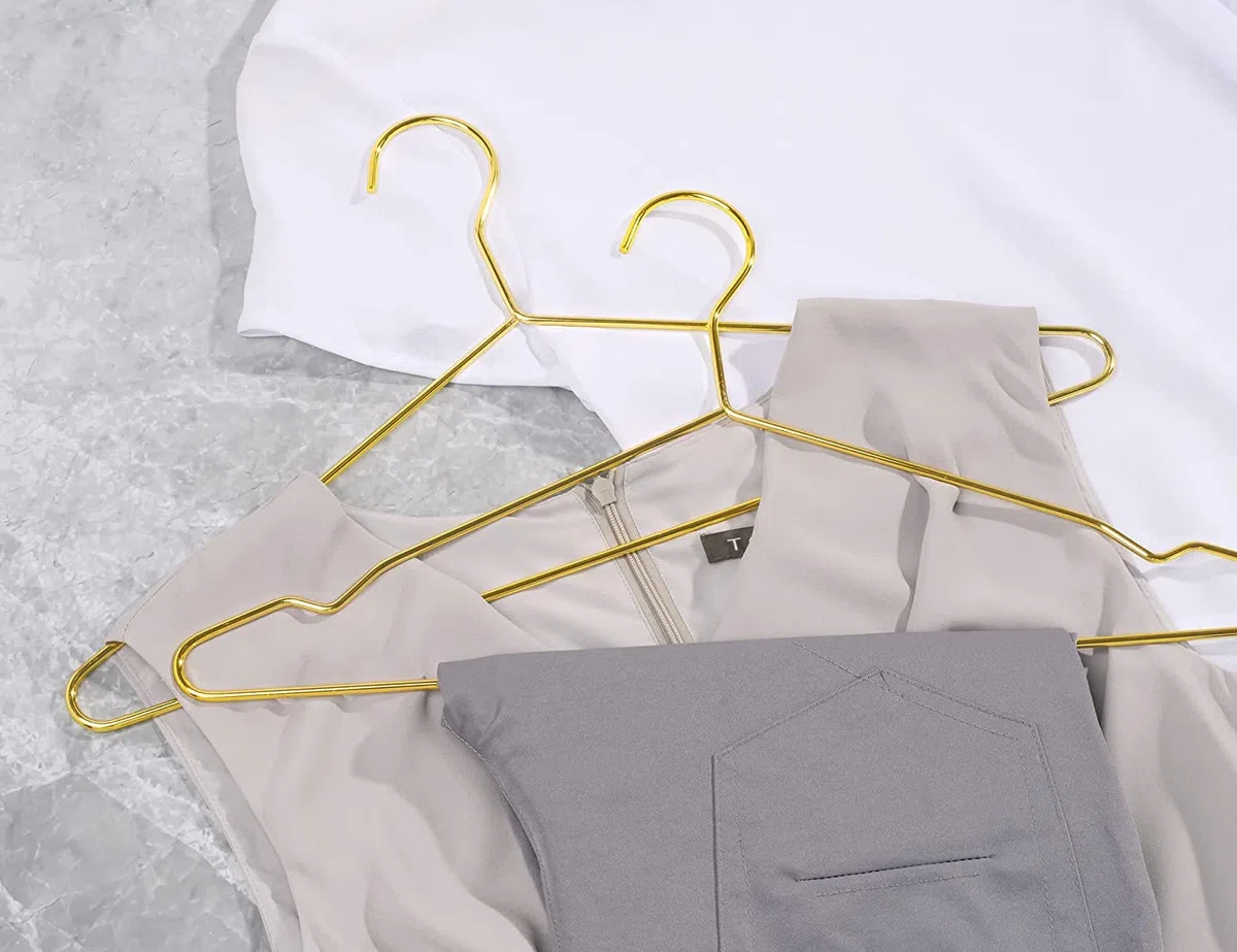 Amber Home 20 Stück 43cm Gold Eisen Kleiderbügel, Metall Kleiderbügel aus mit Rutschfester Nut für Anzug T-Shirt Hemd Jacke Kleid Hose, Robust und Haltbar