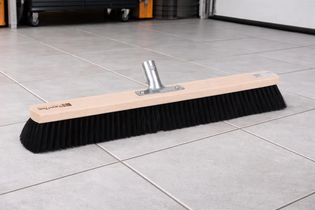 Saalbesen Kunsthaar Borsten 60cm Metall-Stielhalter 24mm Besen ohne Stiel | Weiche schwarze Kunsthaar-Borsten, Ohne Stiel, Für Innen, Hallenbesen