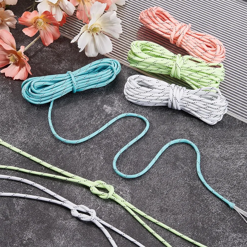 66 Fuß/20 m Paracord Set In 4 Farben (4mm): Reflektierendes Paracord Leuchtend Im Dunkeln (Blau Rosa Gelb Weiß). Multifunktions Paracord Lanyard Für Wandern DIY Armbänder Und Bastelarbeiten.