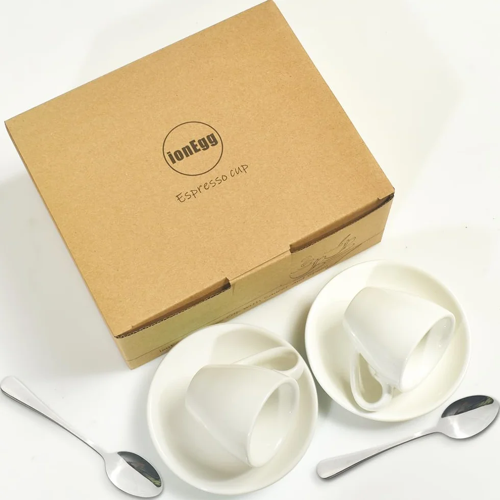 ionEgg Espressotasse aus Porzellan mit Untertasse und Mini-Löffeln aus Edelstahl, Espresso-Schnapsbecher, 80 ml, 2 Stück, Weiß