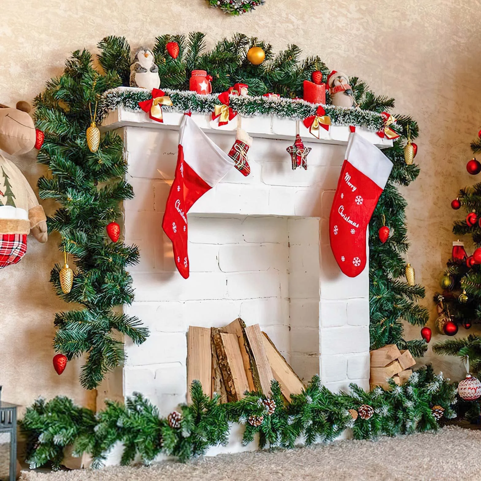 DATEFUN Grüne Weihnachtsgirlande 2,7m - Künstliche Tannengirlande für In- und Outdoor - 270 Spitzen - Weihnachtsdeko für Kamin, Treppe und Mehr