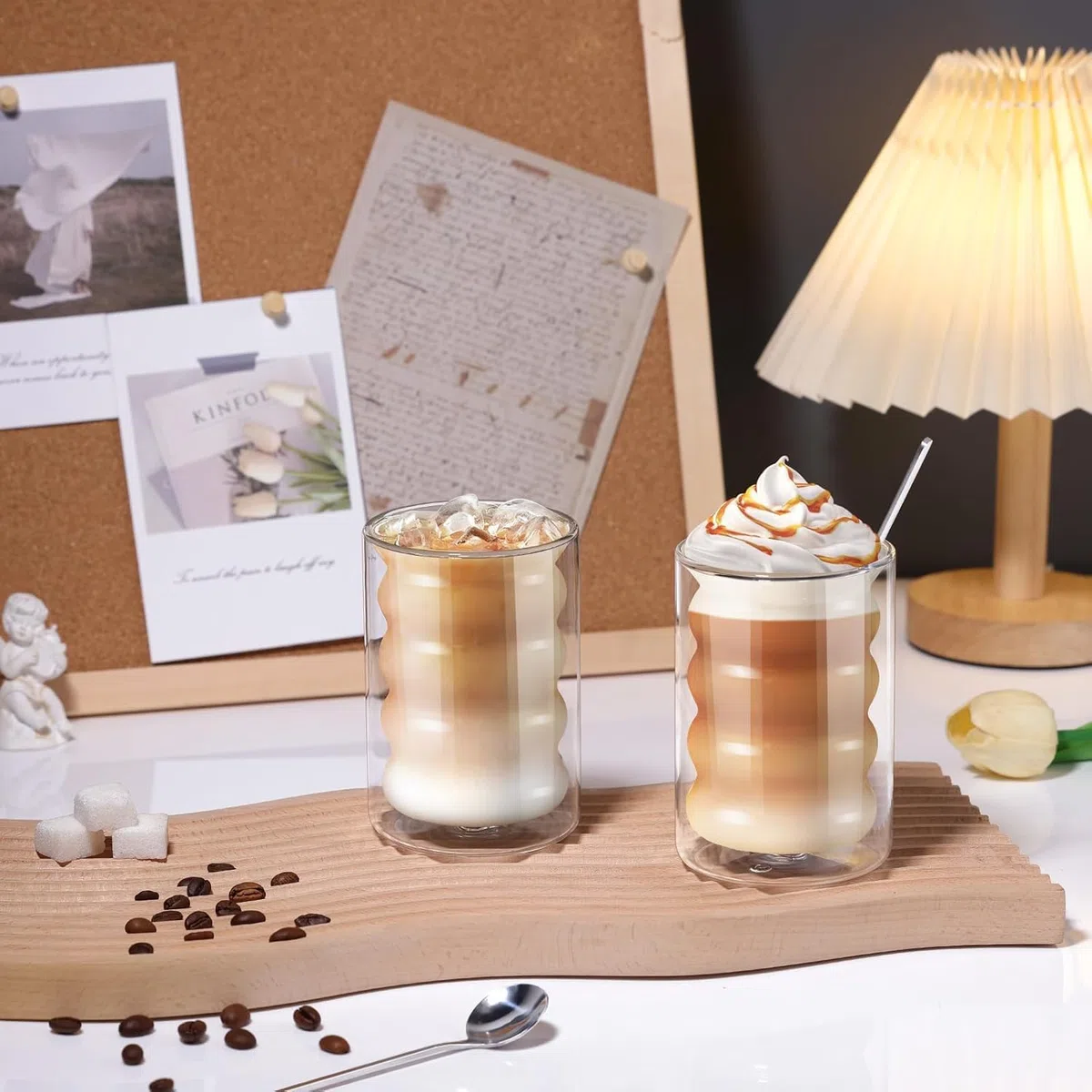 Latte Macchiato Bubble Gläser Set, 2 x 400ml Doppelwandige Bubble Kaffeegläser mit 2 Löffeln, cappuccino Thermogläser für Latte Macchiato, Tee, Milch, Bier