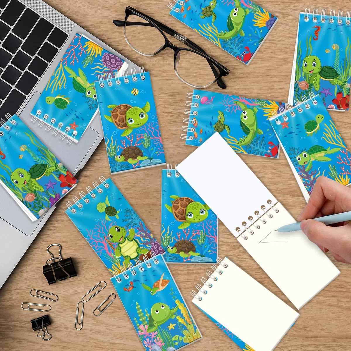 Turtle Party Favour Supplies einschließlich Schildkröte Geschenk-Taschen, Aufkleber, Abzeichen, Armbänder für Schildkröte Thema Geburtstagsparty
